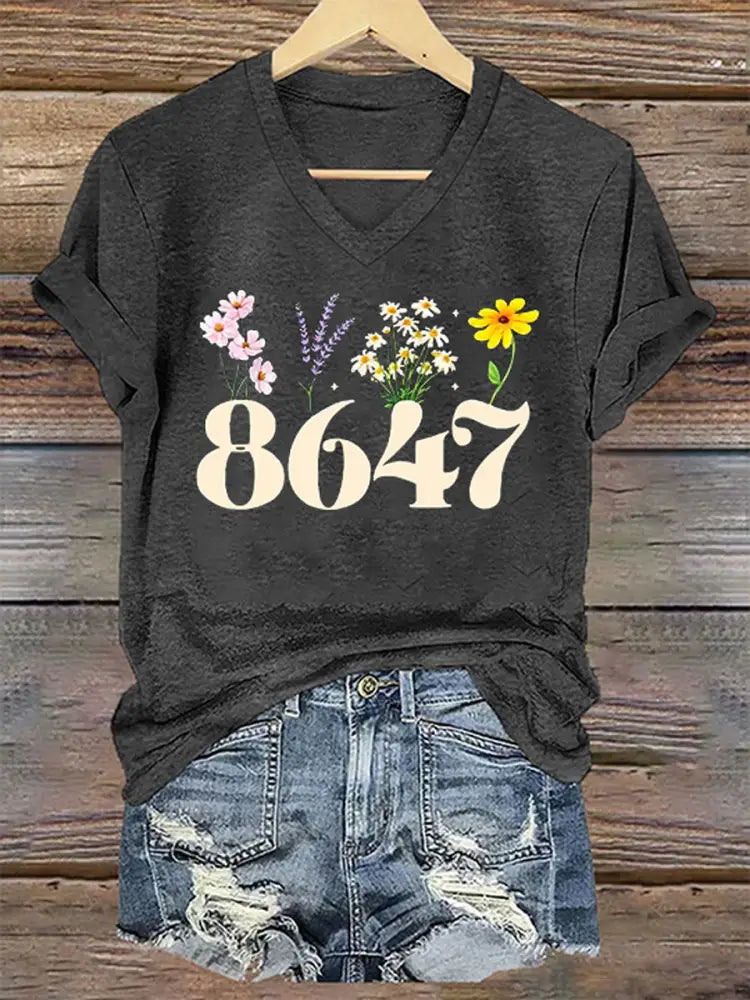 Women’s 8647 Floral Print V-Neck T-Shirt Dark Gray / S