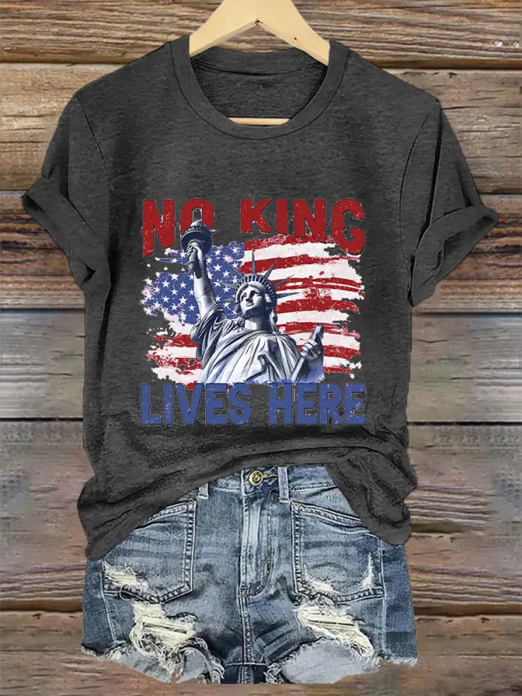 Women’s ’No Kings in America’ Print T-Shirt Dark Gray / S